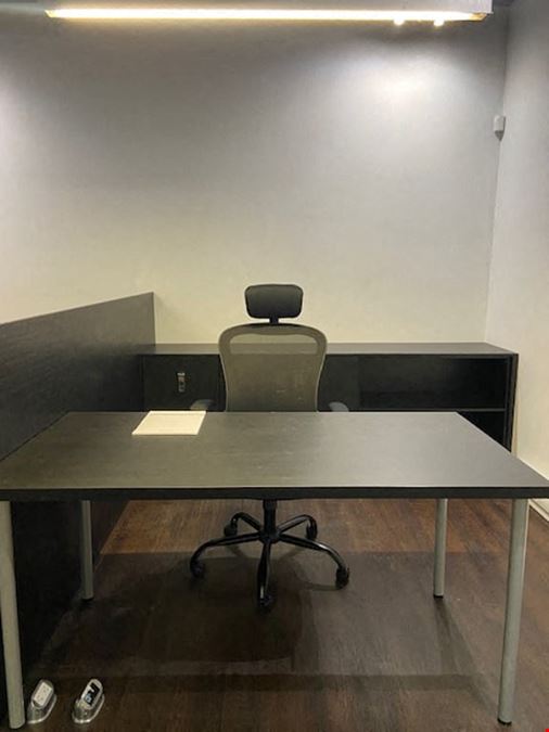 Bureau 2 / Desk Space 2