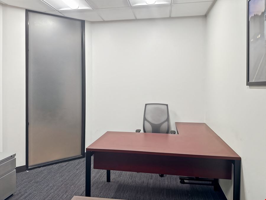 LA, New Orleans - Place St. Charles