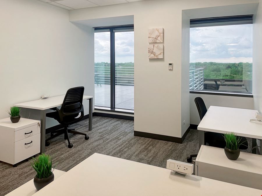 IL, Westmont - Oakmont Plaza Drive