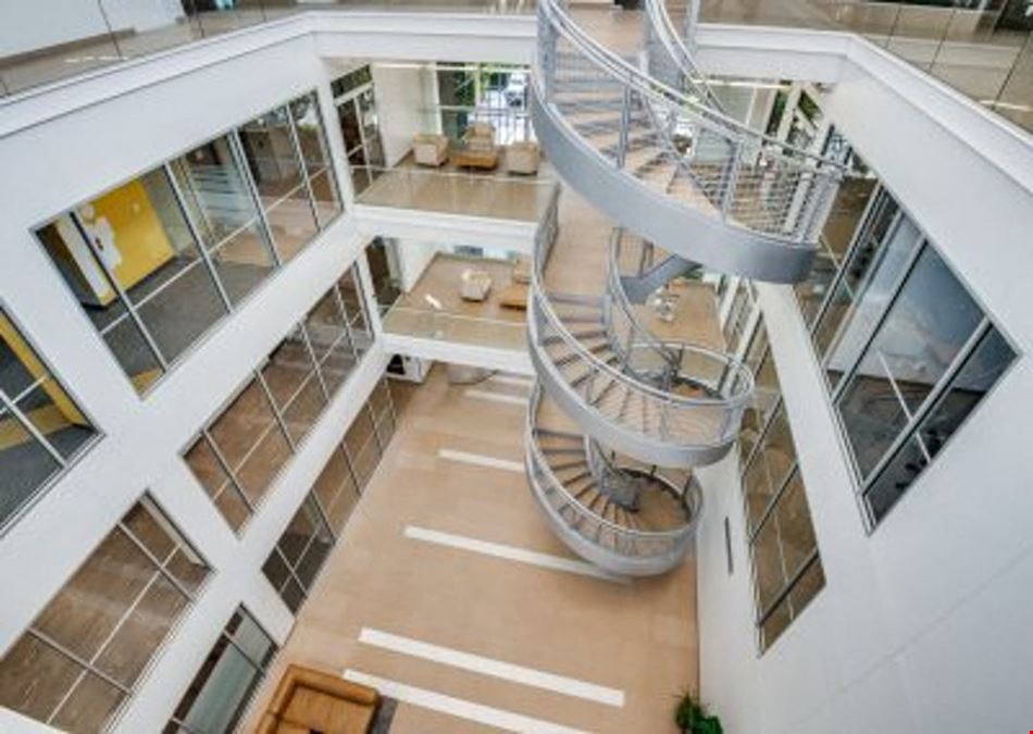 Twinrose Coworking - Carpenter Court