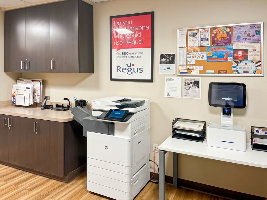 PA, Center Valley - Saucon Valley Plaza