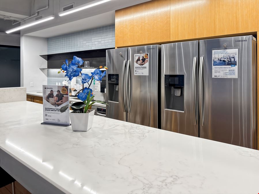 CA, Long Beach - 145 W Broadway