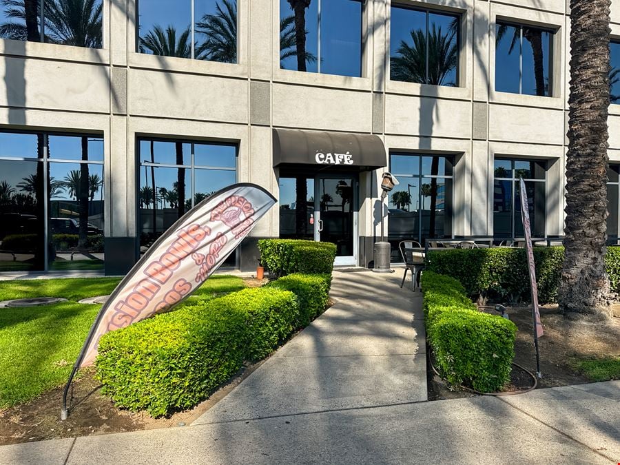 CA, Ontario - One Lakeshore