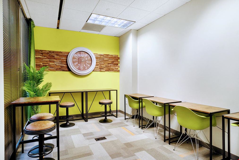 CoWork Space in Elite Atlanta Dunwoody on Perimeter Area Within a Business Center for Entrepreneurs or Hybrid Workers