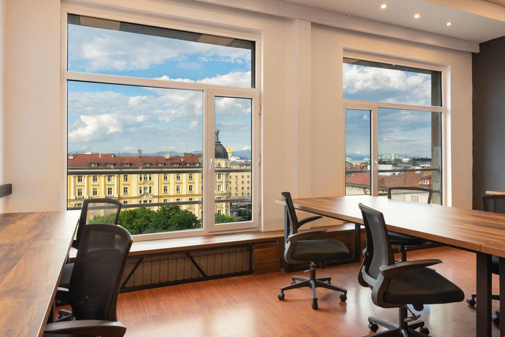 Networking Premium Coworking Space - Networking Premium Working Space - Gurko Panorama