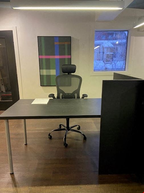 Bureau 3 / Desk Space 3