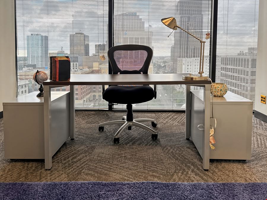 LA, New Orleans - St Charles and Poydras