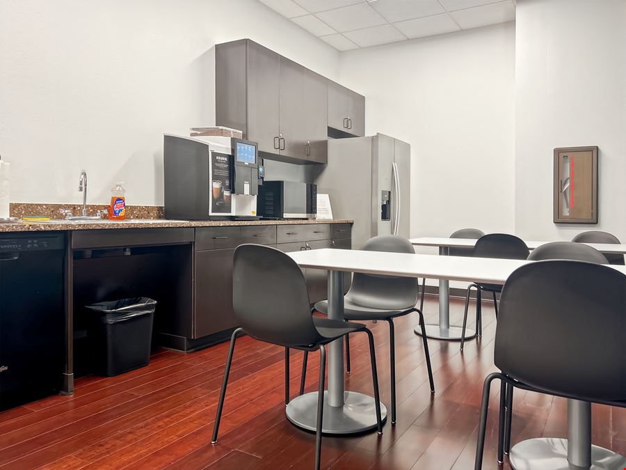 TX, Burleson - E Renfro St