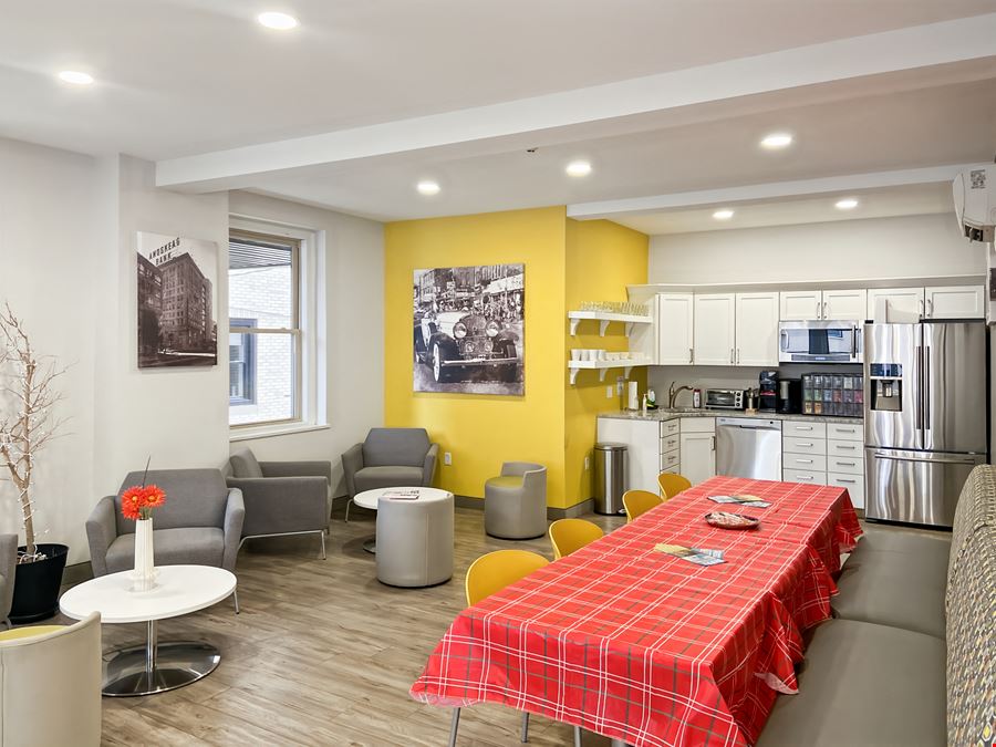 Regus - Manchester - 1087 Elm Street