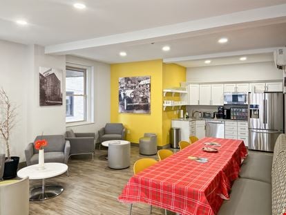 Regus - Manchester - 1087 Elm Street