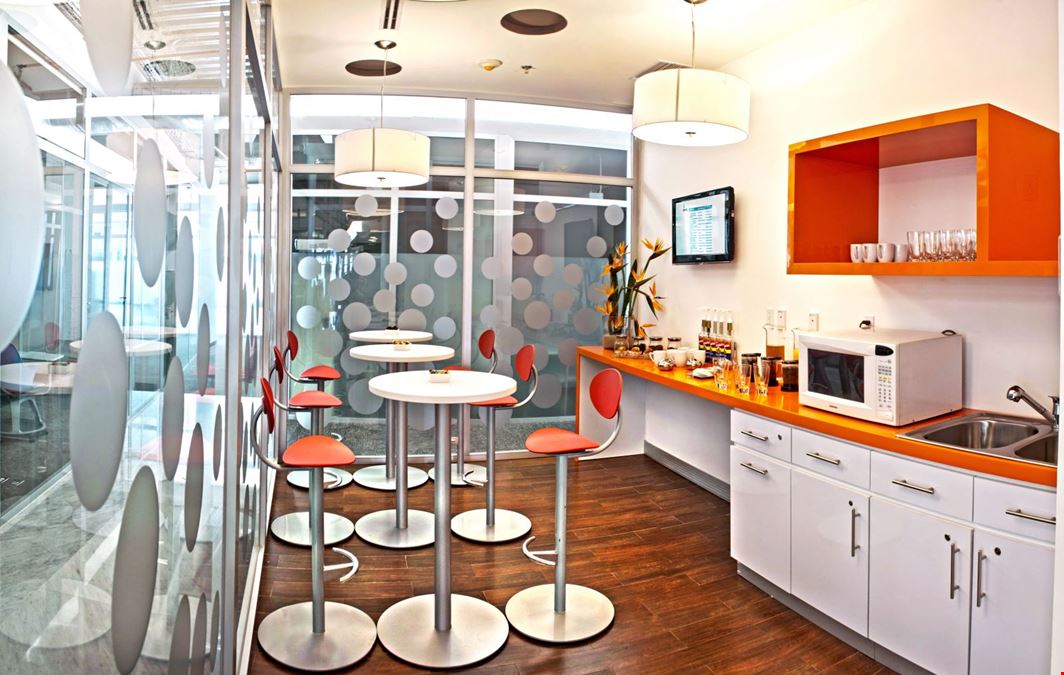 IOS OFFICES Corporativo CEO