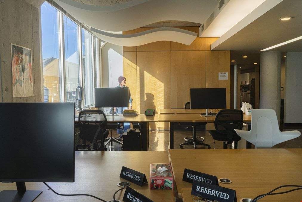 Hot Desk