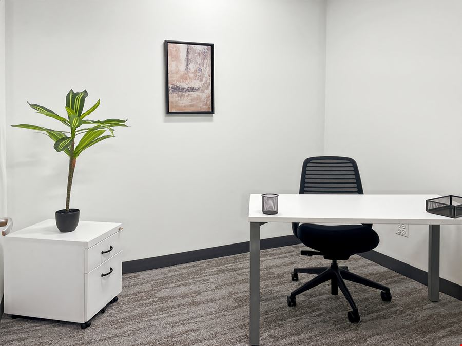 IL, Westmont - Oakmont Plaza Drive