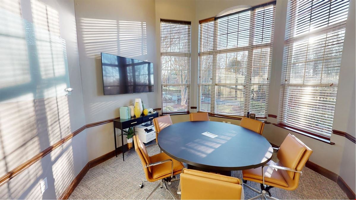 Large Conference Room - Seats 6
