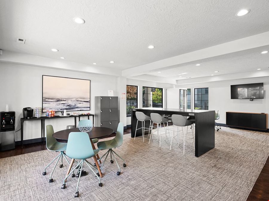 Apt CoWork at Cottonwood Apartments