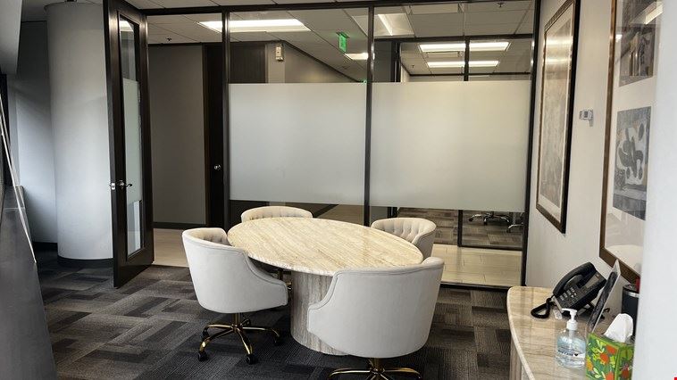 LW Glass Meeting Room