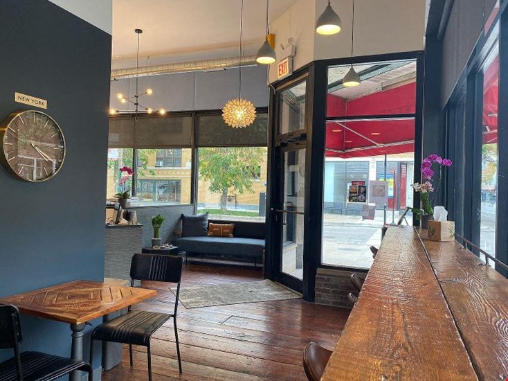 4631 North Lincoln Avenue