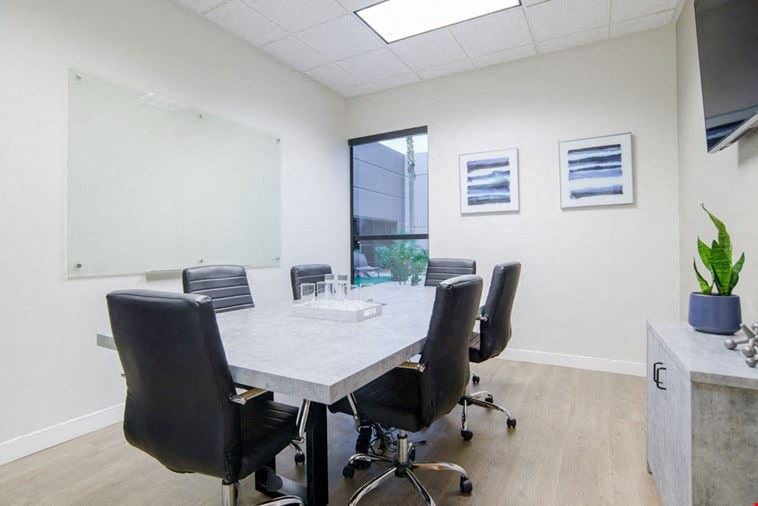 6 Person Meeting Room - Aqua