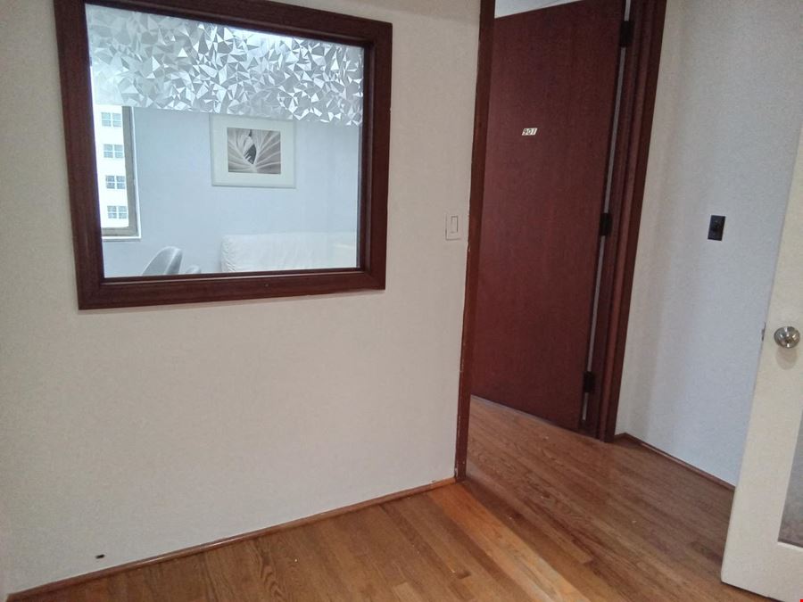 Suite 901