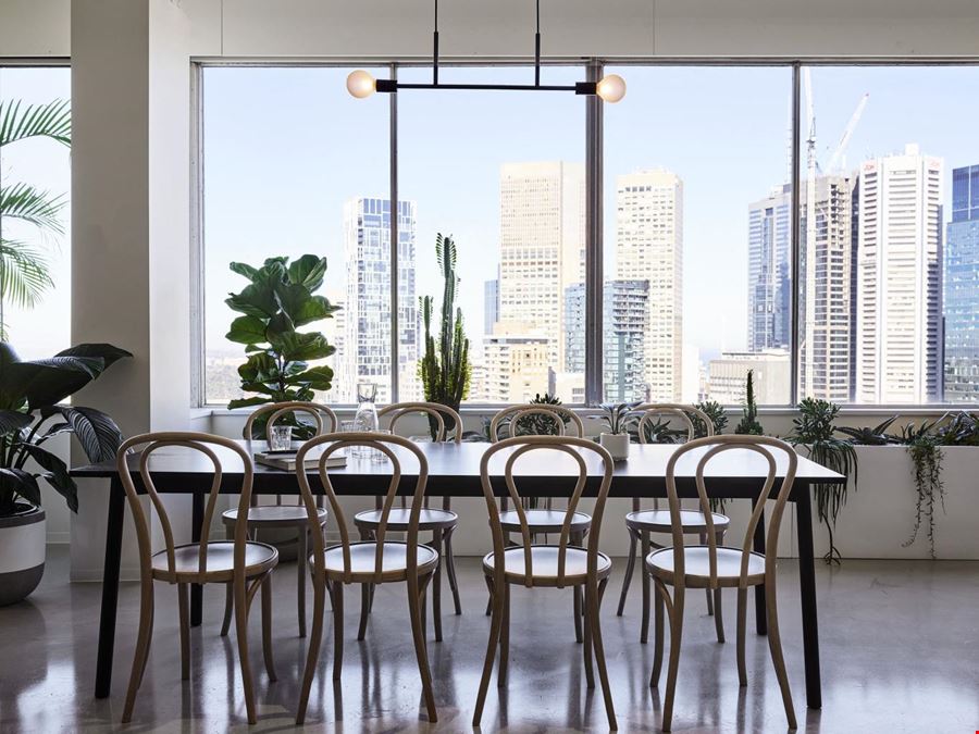 Hub Parliament Station