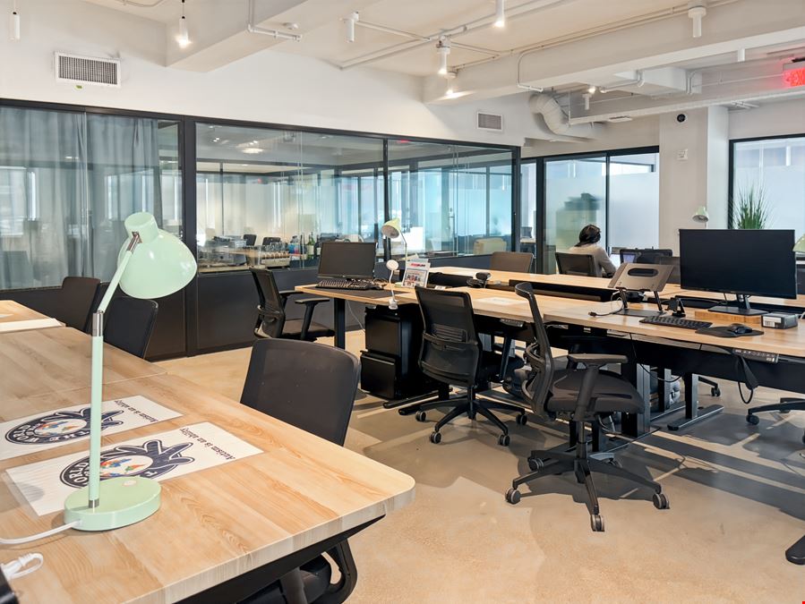 CA, Long Beach - 145 W Broadway