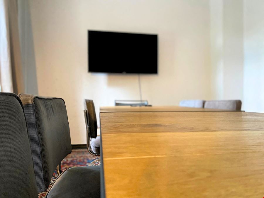 THE GATE BERLIN - TOR 208