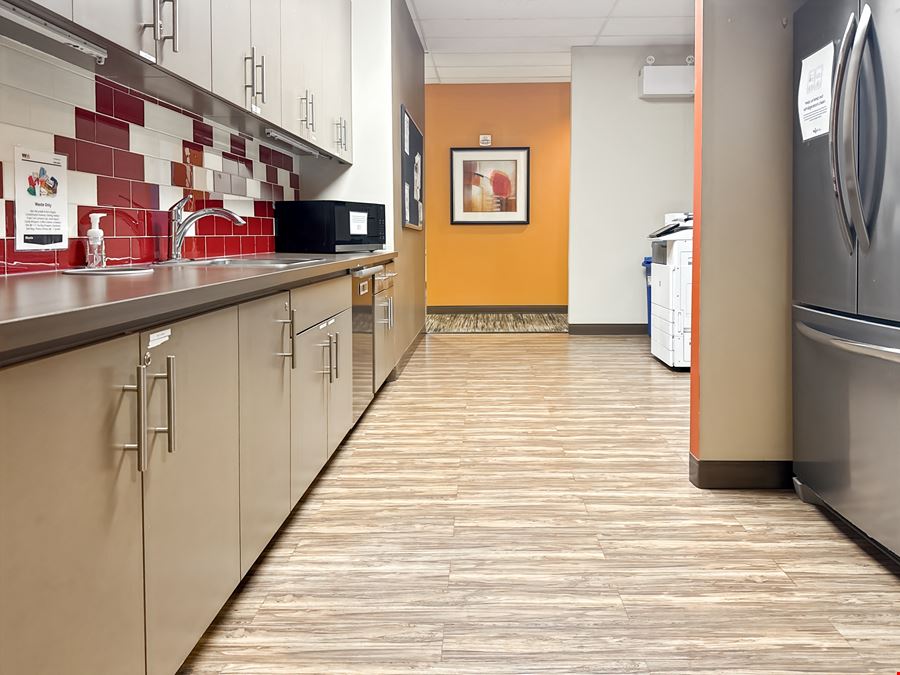 Regus - Calgary - Crowfoot Centre