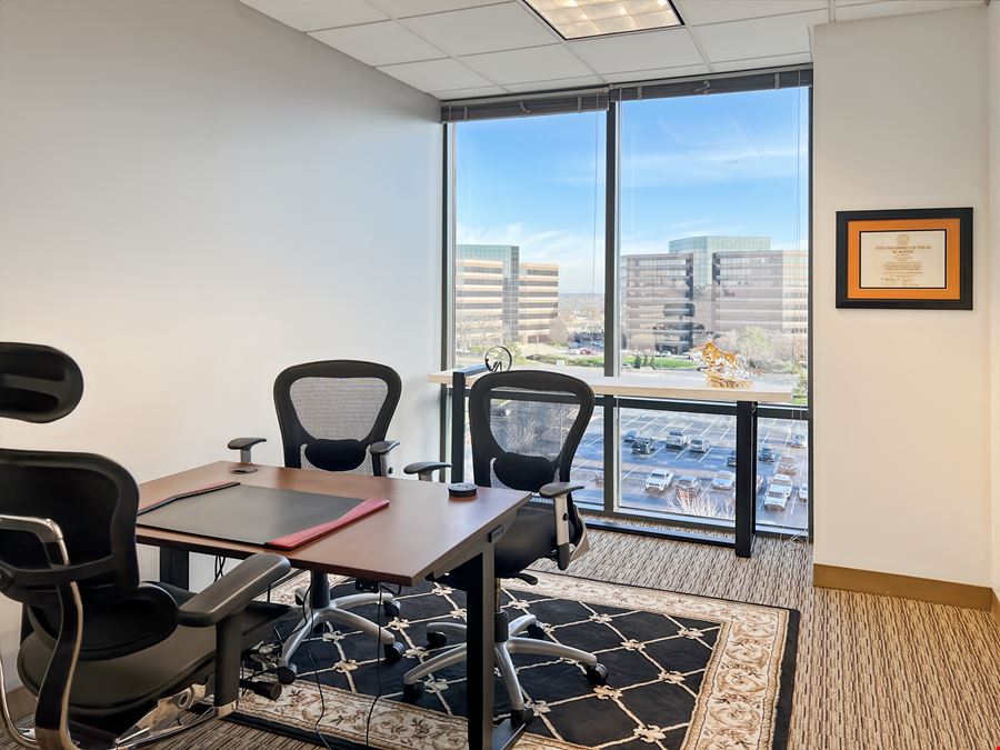 KS, Overland Park - Lighton Tower