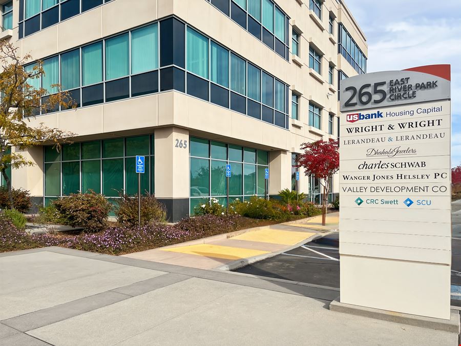 CA, Fresno - E River Park Circle