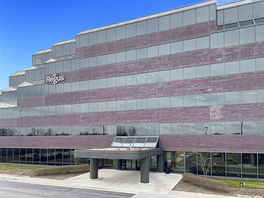 IL, Westmont - Oakmont Plaza Drive