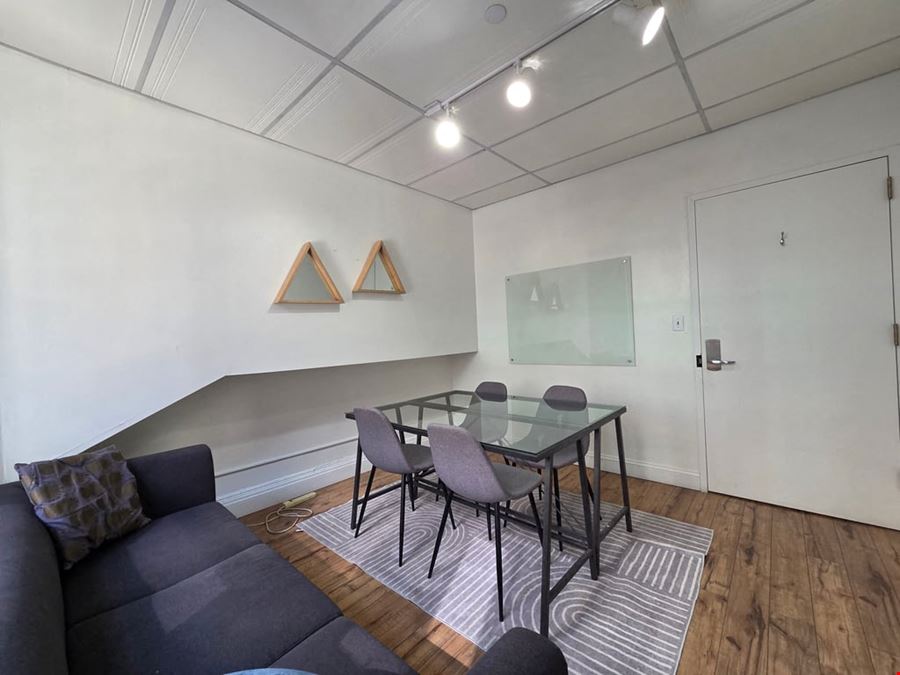 704-H: 4-Person Private Office in Midtown Manhattan