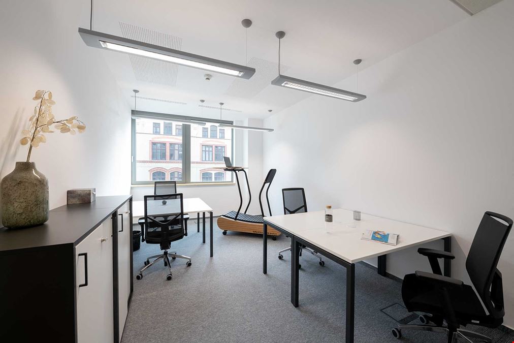 House Of Business - Hungary, Capital Square