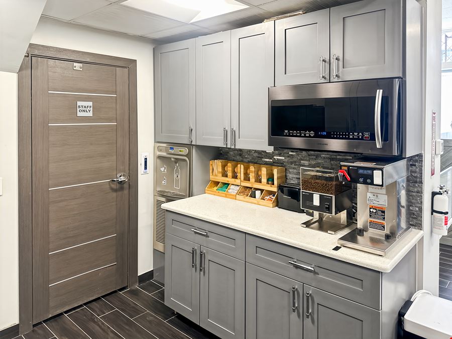 MI, Grosse Pointe Park - Mack Ave