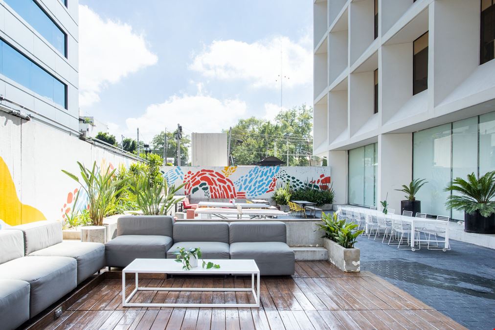 Mariano Escobedo 595