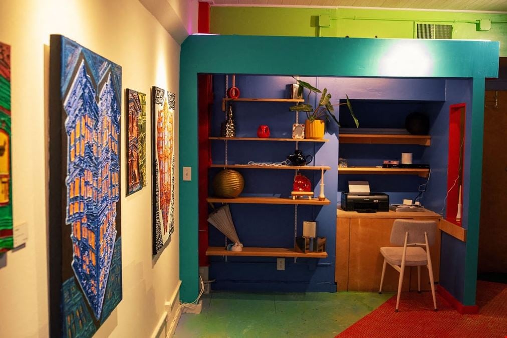 Decentered Studio