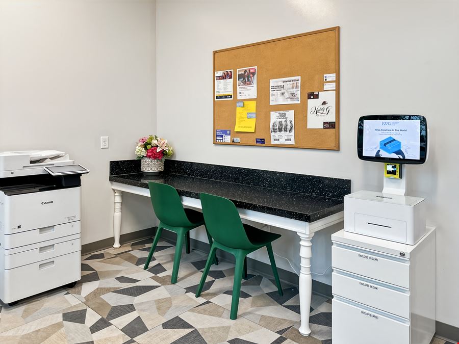 CA, Ontario - W 6th Street