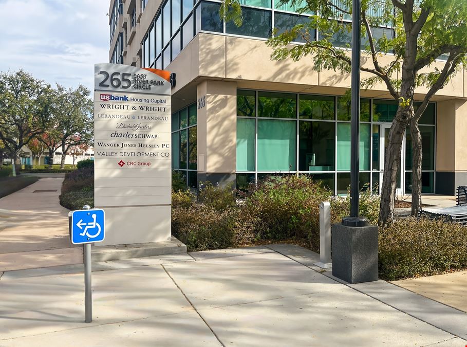 CA, Fresno - E River Park Circle