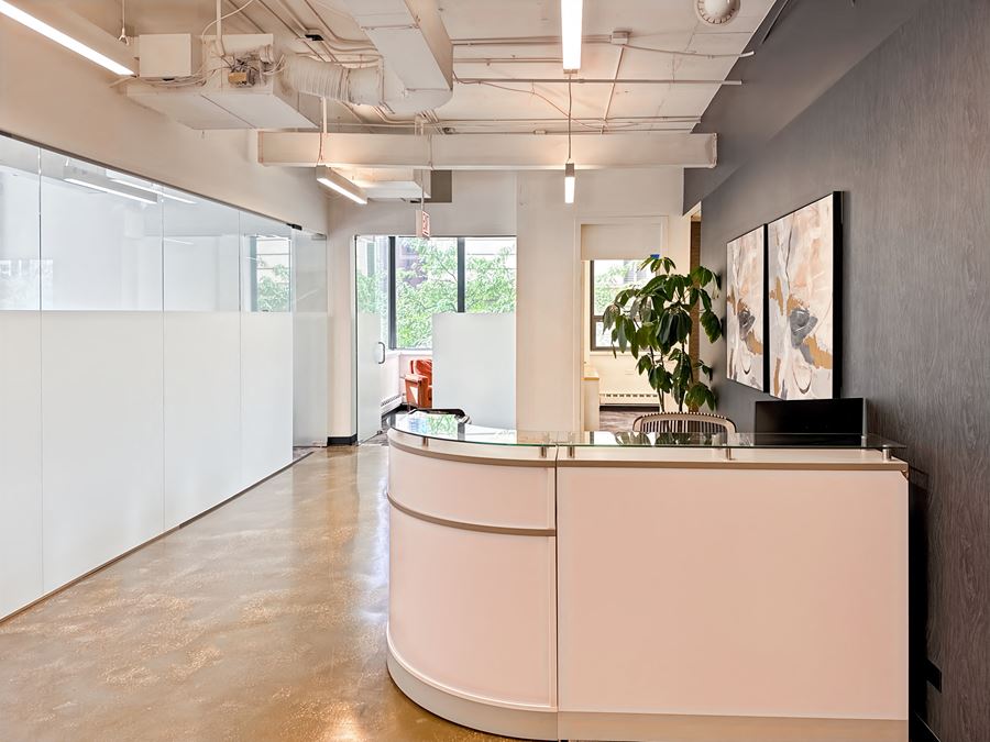 IL, Chicago - E Huron St