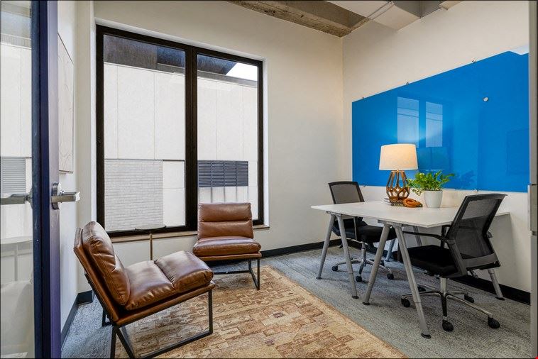 Expansive Team Day Office