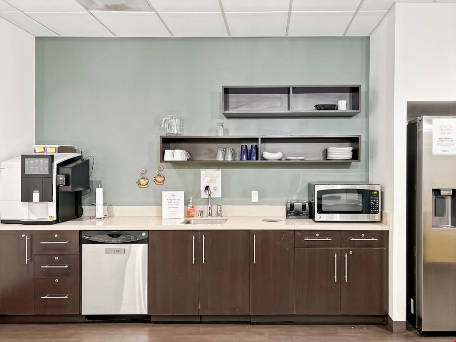 CA, Bakersfield - 4900 California Avenue