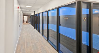 CA, Fresno - 1690 W Shaw Ave