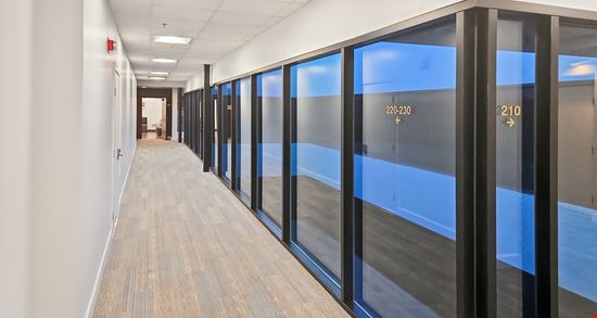 CA, Fresno - 1690 W Shaw Ave