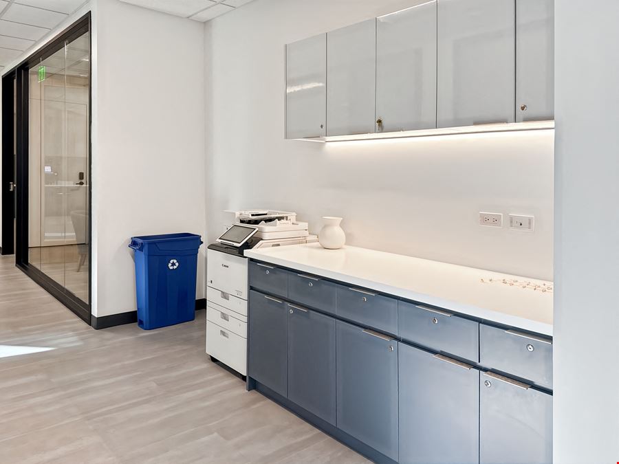 Regus - Hollywood - 1895 Tyler Street