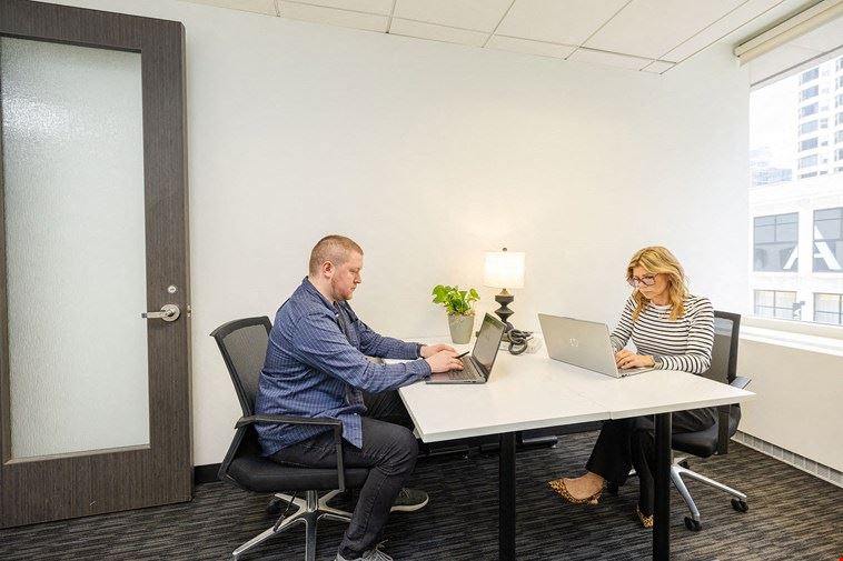 Expansive Team Day Office