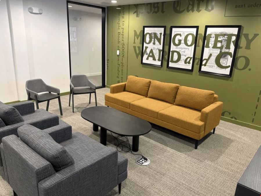 Showroom Lounge - Medium Conference Room