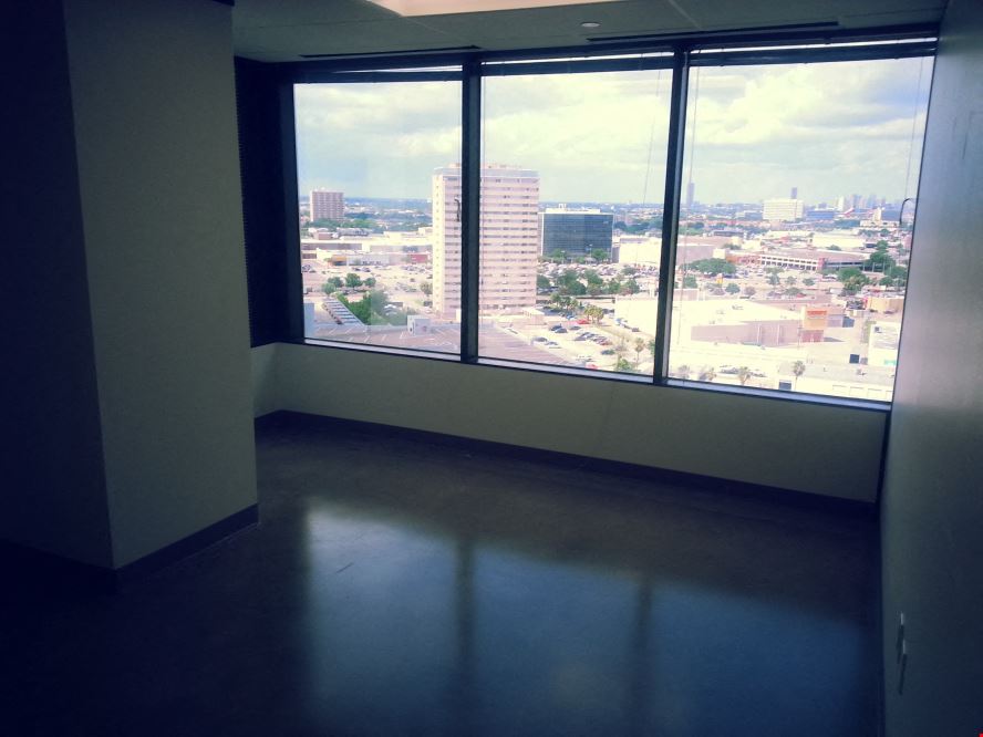 7322-7324 Southwest Freeway