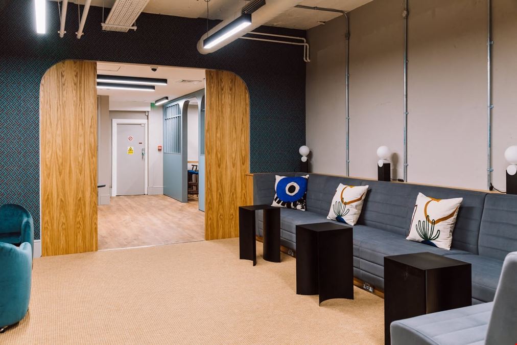 Huckletree - Public Hall