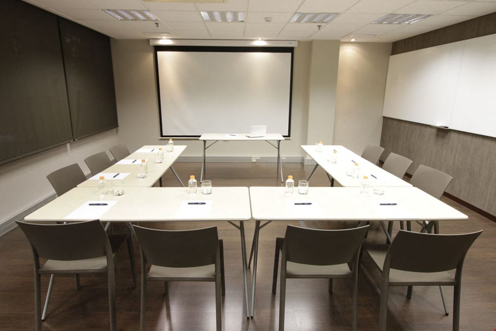 630 Gran Via -  Business And Meeting Room Center