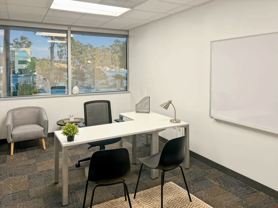 CA, San Diego - Via del Campo Ct