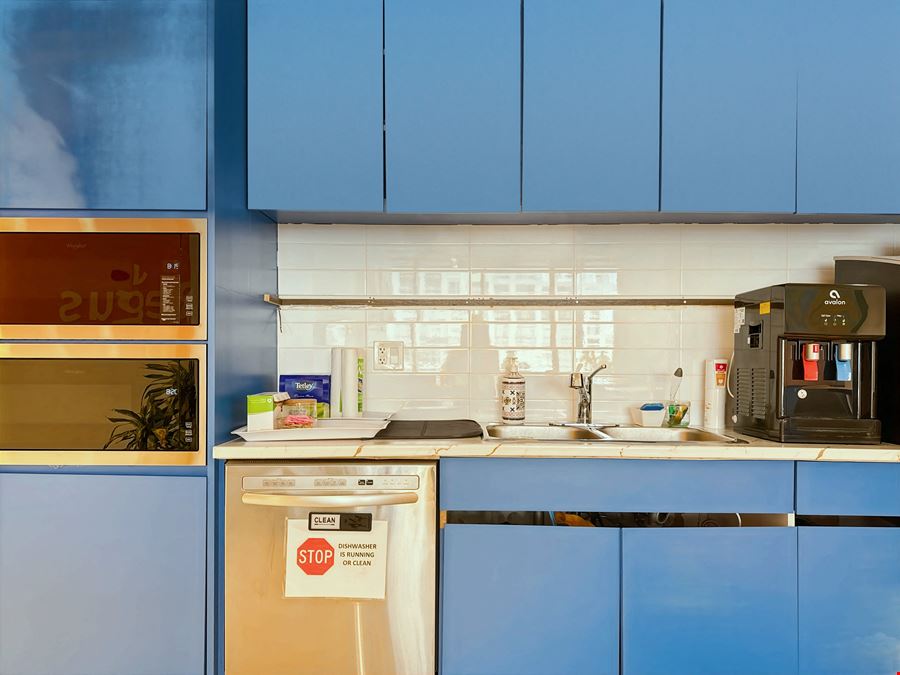 ON, Toronto - Wellesley Street West